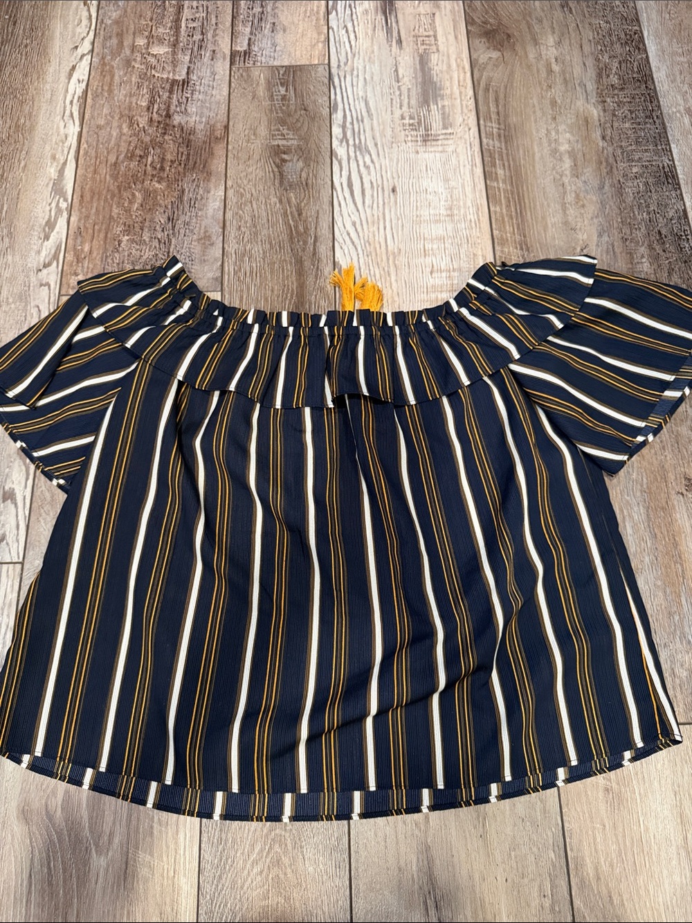 NEW! PIA ROSSINI Off-Shoulder Striped Ruffled Top Size M - Picture 7 of 7